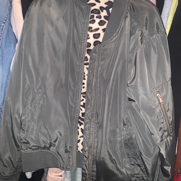 Olive bomber jacket - Picture 3 of 4